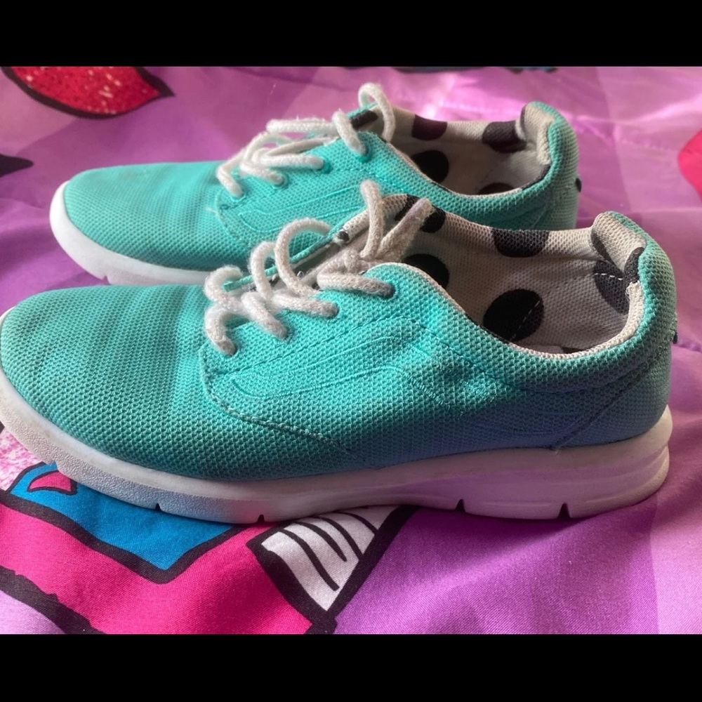 Vans - Picture 3 of 4